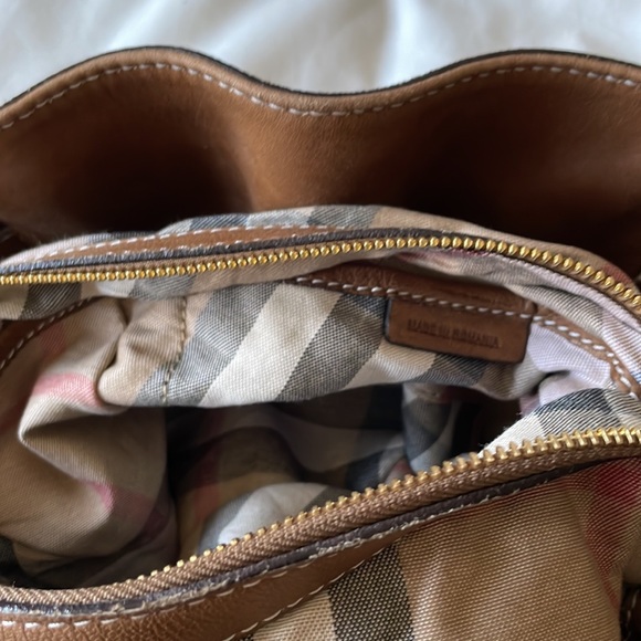 Burberry bucket bag EUC - Picture 11 of 15